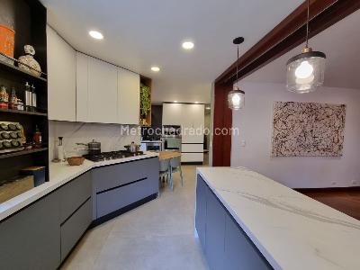 Apartamento de 3 alcobas en venta en La Cabrera, Bogotá, 235 m² · foto 8 de 13