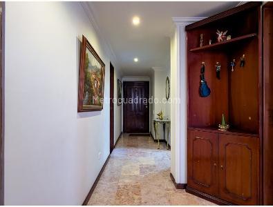 Apartamento de 3 alcobas en venta en Chico Reservado, Bogotá, 129 m² · foto 3 de 18