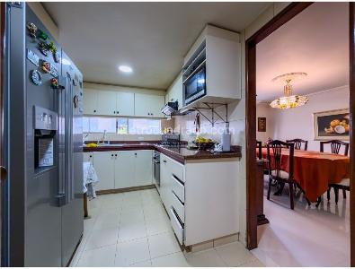 Apartamento de 3 alcobas en venta en Chico Reservado, Bogotá, 129 m² · foto 6 de 18