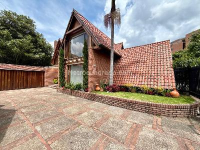 Casa de 3 alcobas en venta en Multicentro, Bogotá, 325 m² · foto 2 de 14