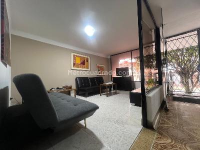 Apartamento de 2 alcobas en venta en Santa Barbara Central, Bogotá, 95 m² · foto 8 de 9