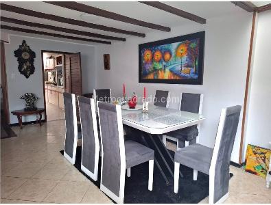 Casa de 4 alcobas en venta en El Batan, Bogotá, 244 m² · foto 2 de 20