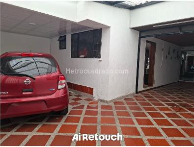 Casa de 4 alcobas en venta en El Batan, Bogotá, 244 m² · foto 8 de 20