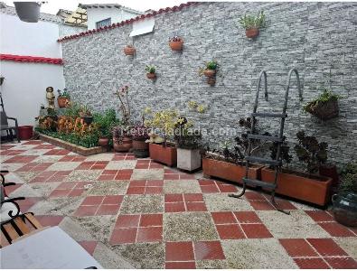 Casa de 4 alcobas en venta en El Batan, Bogotá, 244 m² · foto 16 de 20