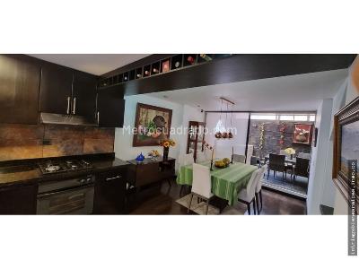 Casa en venta en Chico Navarra, Bogotá · foto 2 de 19