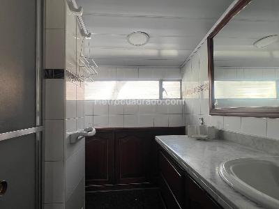 Apartamento de 3 alcobas en venta en Chico Santa Barbara, Bogotá, 140 m² · foto 14 de 19