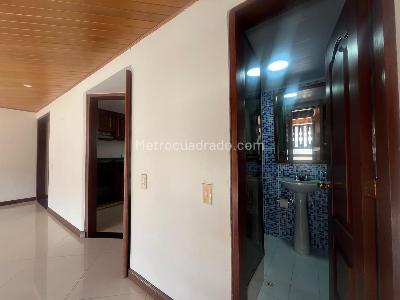 Apartamento de 3 alcobas en venta en Chico Santa Barbara, Bogotá, 140 m² · foto 3 de 19