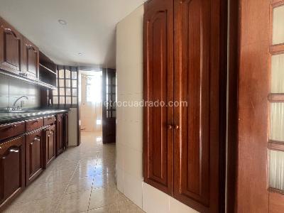 Apartamento de 3 alcobas en venta en Chico Santa Barbara, Bogotá, 140 m² · foto 5 de 19