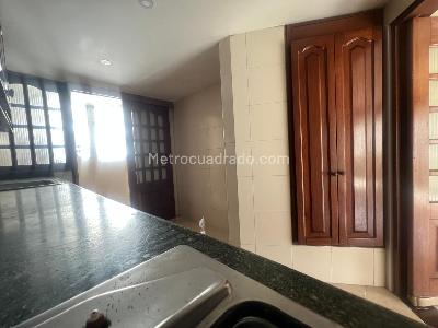 Apartamento de 3 alcobas en venta en Chico Santa Barbara, Bogotá, 140 m² · foto 6 de 19