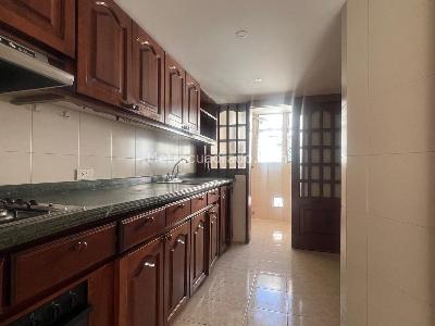 Apartamento de 3 alcobas en venta en Chico Santa Barbara, Bogotá, 140 m² · foto 7 de 19