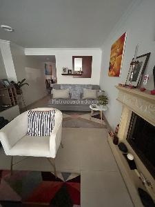 Apartamento de 3 alcobas en venta en La Carolina, Bogotá, 150 m² · foto 3 de 14