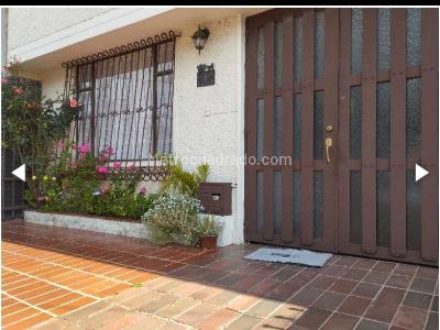 Casa de 5 alcobas en venta en Malibu, Bogotá, 262 m² · foto 3 de 11