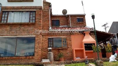 Casa de 5 alcobas en venta en La Conejera, Bogotá, 328 m² · foto 1 de 17
