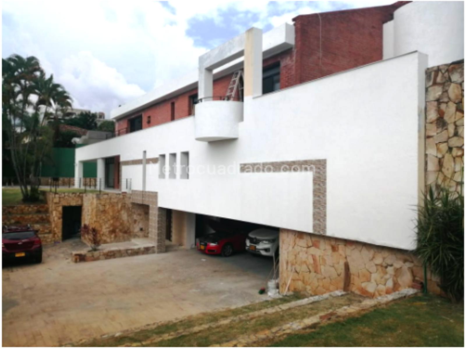 Casa de 5 habitaciones en venta en Ciudad Jardin, Cali — imagen 1 de 17