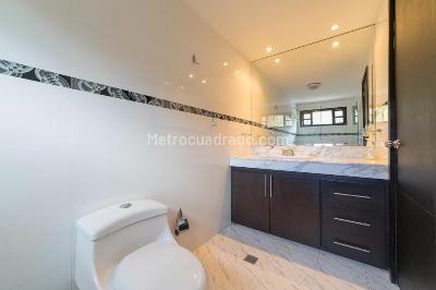 Casa de 5 alcobas en venta en La Calera, La Calera, 800 m² · foto 2 de 20