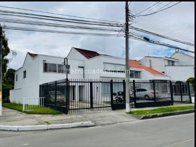 Casa de 5 alcobas en venta en Potosi Pontevedra, Bogotá, 458 m² · foto 1 de 20