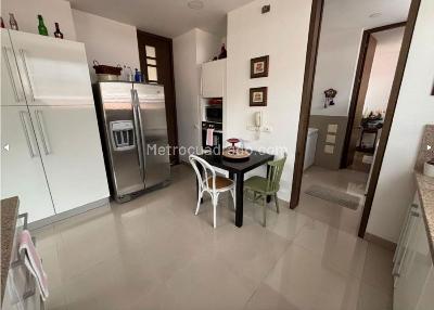 Apartamento de 3 alcobas en venta en Chico Cabrera, Bogotá, 265 m² · foto 10 de 12