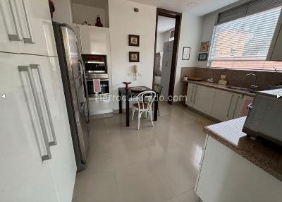 Apartamento de 3 alcobas en venta en Chico Cabrera, Bogotá, 265 m² · foto 11 de 12