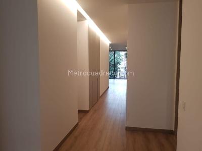 Apartamento de 3 alcobas en venta en La Cabrera, Bogotá, 243 m² · foto 8 de 10