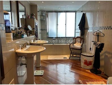 Apartamento de 4 alcobas en venta en Refugio Alto, Bogotá, 296 m² · foto 6 de 20
