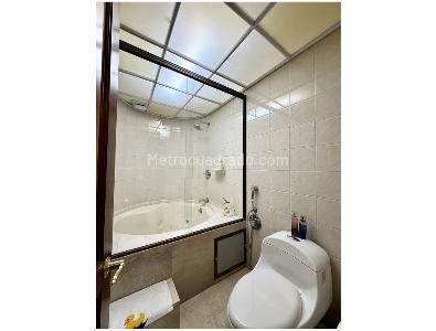 Apartamento de 3 alcobas en venta en Santa Barbara, Bogotá, 208 m² · foto 9 de 16