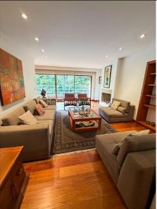 Apartamento de 3 alcobas en venta en Chico Reservado, Bogotá, 257 m² · foto 4 de 16