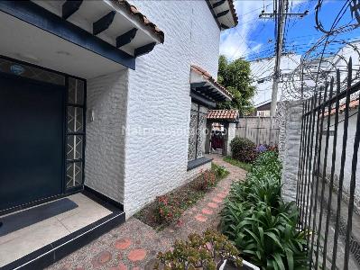 Casa de 4 alcobas en venta en Bogotá, 443 m² · foto 2 de 15
