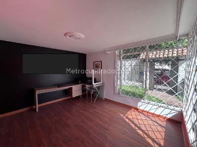 Casa de 4 alcobas en venta en Bogotá, 443 m² · foto 4 de 15
