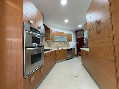 Apartamento de 3 alcobas en venta en La Cabrera, Bogotá, 250 m² · foto 8 de 14