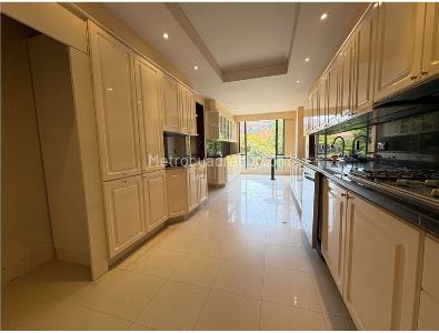 Apartamento de 3 alcobas en venta en Santa Barbara Alta, Bogotá, 250 m² · foto 11 de 15