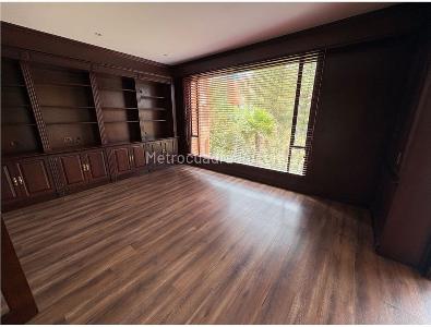 Apartamento de 3 alcobas en venta en Santa Barbara Alta, Bogotá, 250 m² · foto 2 de 15