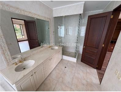 Apartamento de 3 alcobas en venta en Santa Barbara Alta, Bogotá, 250 m² · foto 9 de 15