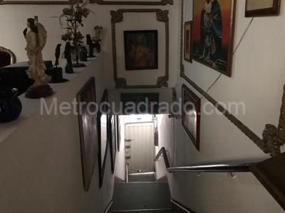 Casa de 5 alcobas en venta en La Candelaria, Bogotá, 994 m² · foto 2 de 20