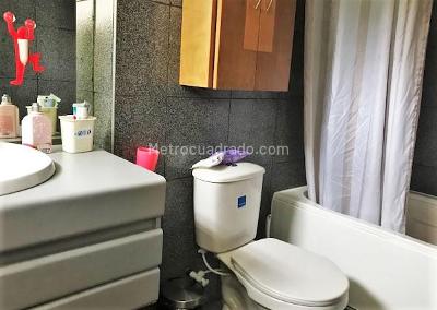Casa de 4 alcobas en venta en Niza Antigua, Bogotá, 410 m² · foto 13 de 20