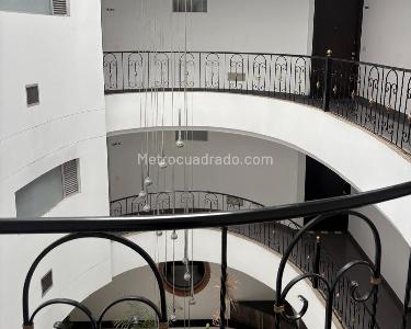 Apartamento de 2 alcobas en venta en Santa Barbara Occidental, Bogotá, 136 m² · foto 3 de 17