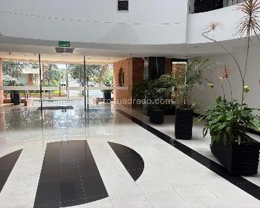Apartamento de 2 alcobas en venta en Santa Barbara Occidental, Bogotá, 136 m² · foto 2 de 17