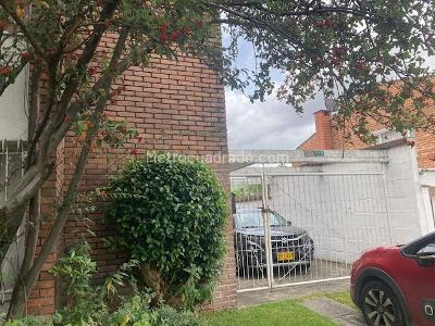 Casa de 4 alcobas en venta en Niza Sur, Bogotá, 350 m² · foto 2 de 13