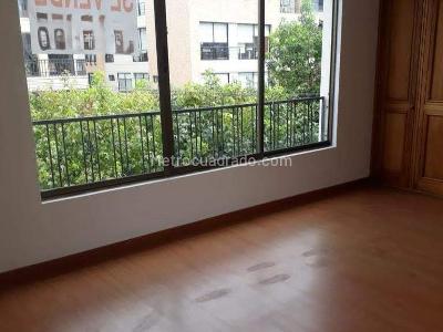Apartamento de 3 alcobas en venta en Chico San Patricio, Bogotá, 139 m² · foto 3 de 16