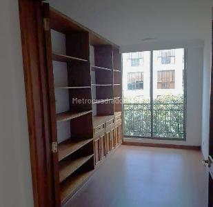 Apartamento de 3 alcobas en venta en Chico San Patricio, Bogotá, 139 m² · foto 5 de 16