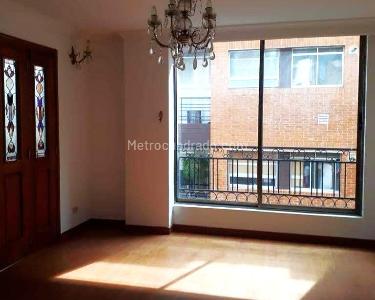 Apartamento de 3 alcobas en venta en Chico San Patricio, Bogotá, 139 m² · foto 7 de 16