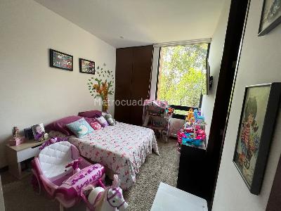 Apartamento de 3 alcobas en venta en Los Rosales, Bogotá, 187 m² · foto 3 de 8