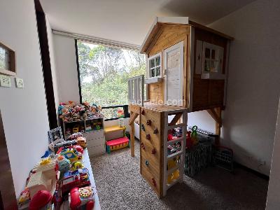 Apartamento de 3 alcobas en venta en Los Rosales, Bogotá, 187 m² · foto 4 de 8