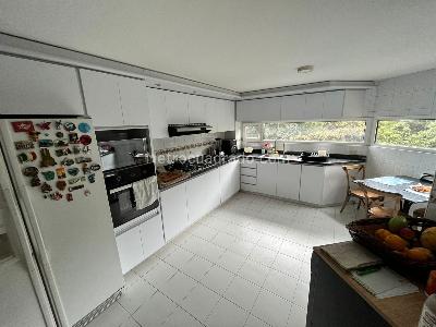 Apartamento de 3 alcobas en venta en Los Rosales, Bogotá, 187 m² · foto 5 de 8