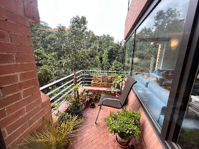 Apartamento de 3 alcobas en venta en Los Rosales, Bogotá, 187 m² · foto 2 de 8