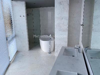 Apartamento de 3 alcobas en venta en Chico Alto, Bogotá, 340 m² · foto 12 de 20