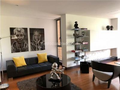 Apartamento de 3 alcobas en venta en Santa Ana Oriental, Bogotá, 213 m² · foto 2 de 18