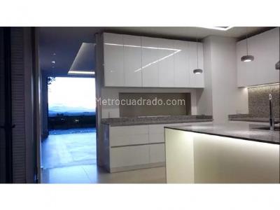Casa de 3 alcobas en venta en El Refugio, Bogotá, 610 m² · foto 10 de 20