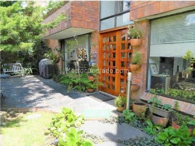 Casa de 3 alcobas en venta en Santa Ana Oriental, Bogotá, 255 m² · foto 2 de 14