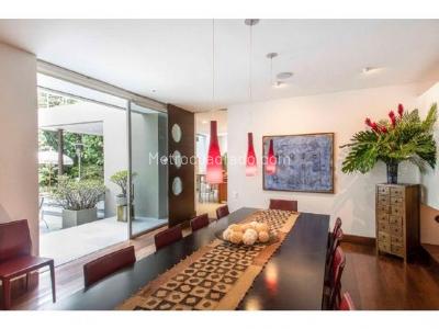 Casa de 3 alcobas en venta en Santa Barbara Oriental, Bogotá, 839 m² · foto 2 de 18