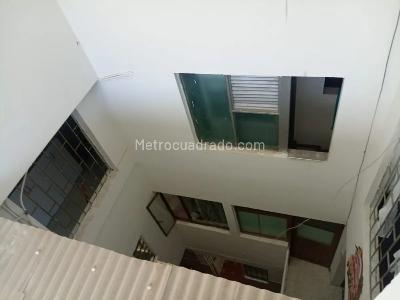 Casa de 5 alcobas en venta en Claret, Bogotá, 280 m² · foto 3 de 20